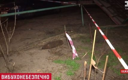 Во дворе в спальном районе Киева обнаружили мощную бомбу времен Второй мировой войны
