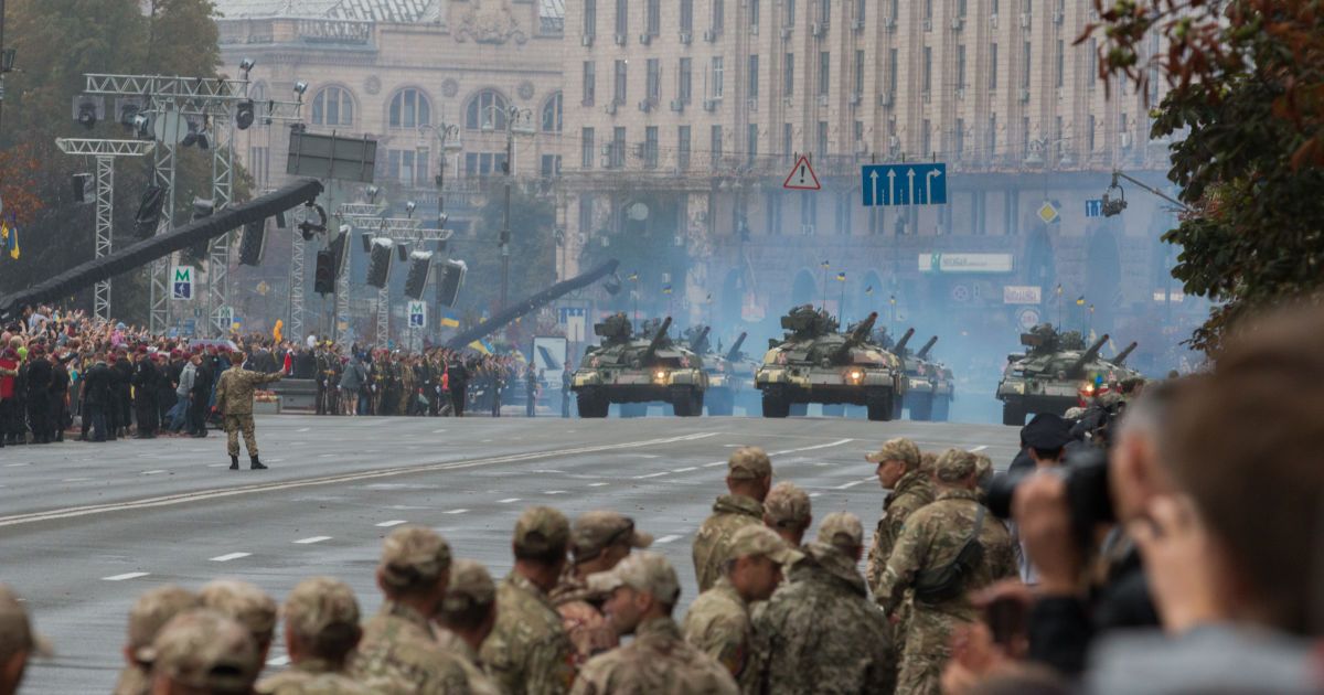 ТСН показала мощное видео военного парада с высоты птичьего полета