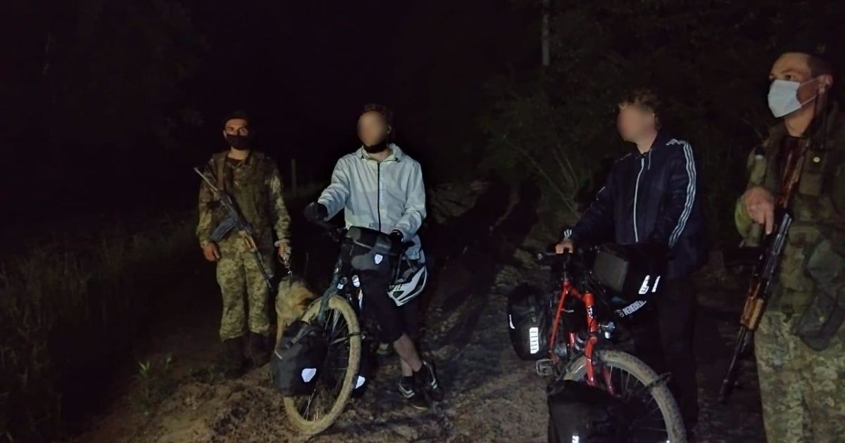 Думали, что ЕС: двое немцев на велосипедах во время кругосветного путешествия незаконно въехали в Украину