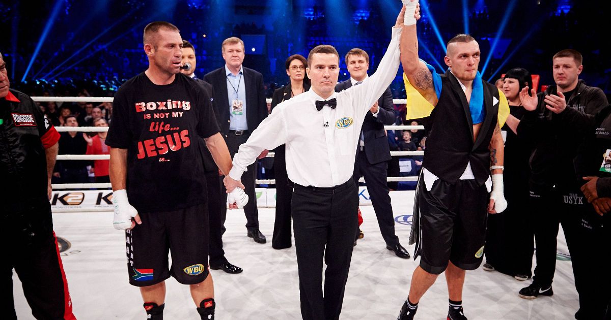 Усик нокаутував Вентера