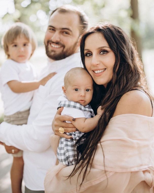 Джамала з чоловіком та синами / © instagram.com/jamalajaaa