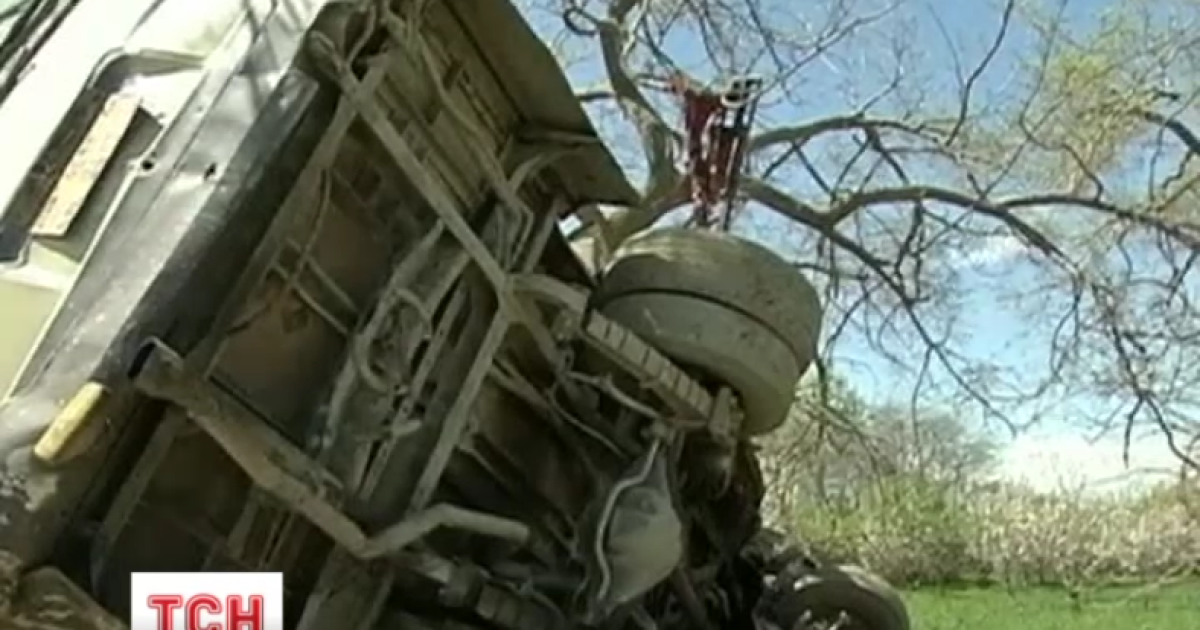 От взрыва водителя выбросило из автобуса