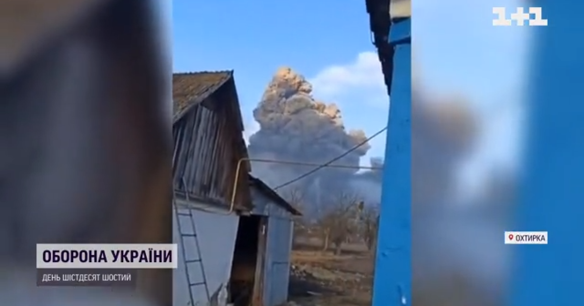 В Охтирці, яку атакували навіть вакуумними бомбами, попри колосальні руйнування, повертаються до життя