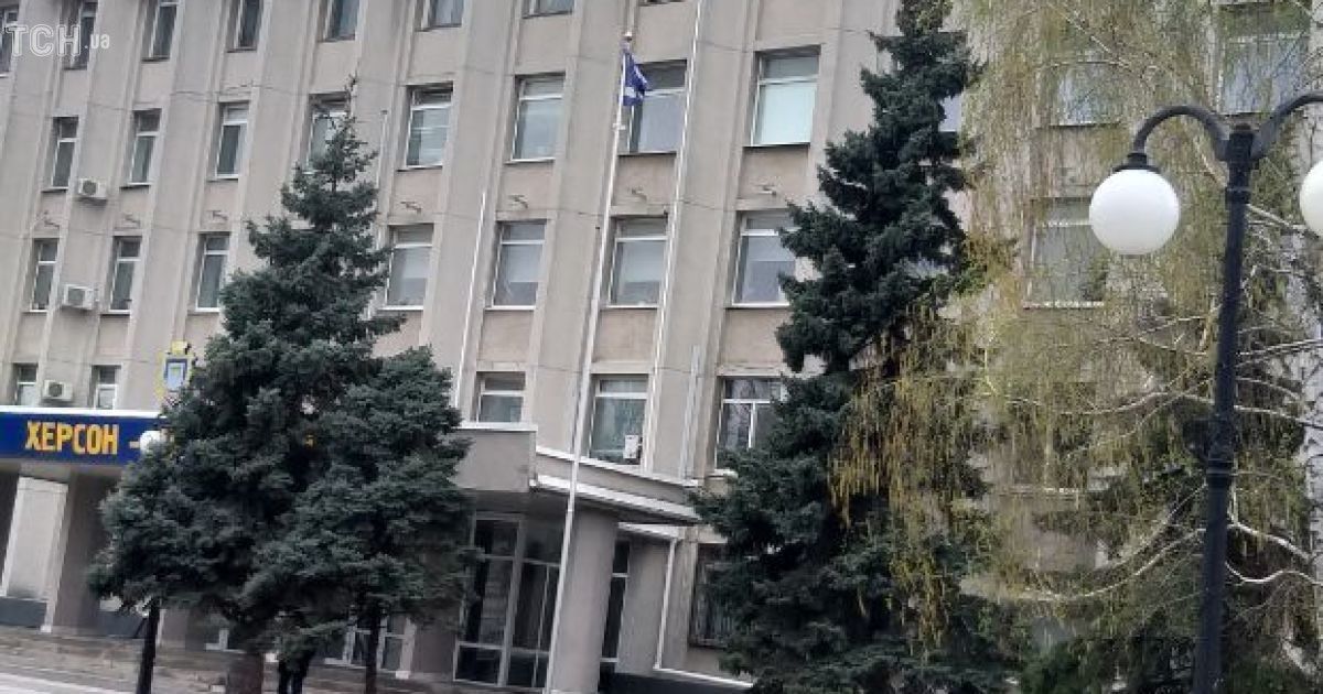 У захопленому Херсоні вночі прогриміли вибухи: що відомо