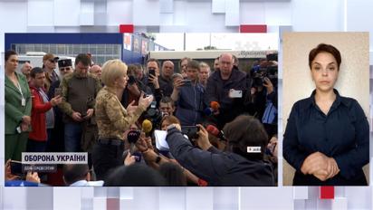 156 мариупольцев с "Азовстали" прибыли в Запорожье (на жестовом языке)