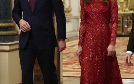 В червоній сукні за 635 доларів: герцогиня Кембриджська на прийомі у Букінгемському палаці
