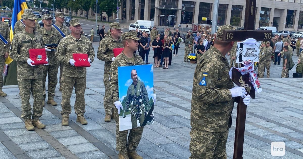 В Киеве прошло прощание с пилотом Воздушных сил Валентином Коренчуком