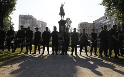У центрі Києва знову "помилували" пам'ятник Щорсу