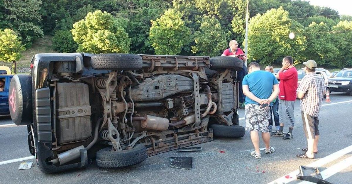 На загруженной трассе Киева произошло масштабное ДТП / © Фото Ивана Воробьева/ТСН