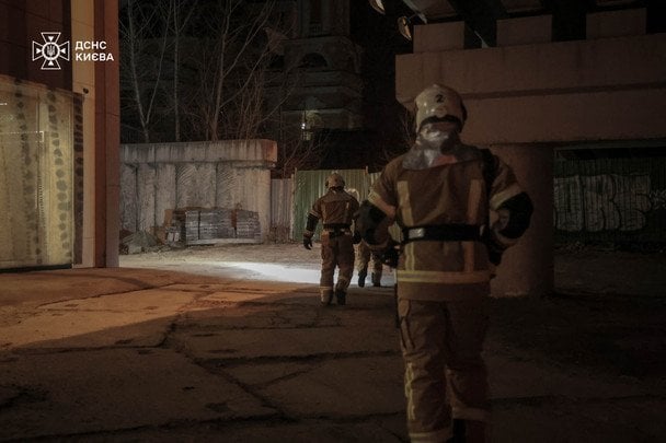 У центрі Києва хлопець упав до п’ятиметрової ями на місці археологічних розкопок / © Управління ДСНС Києва