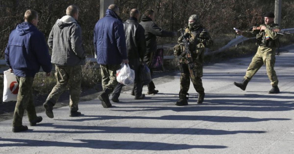 Бойовики звільнили дев'ять українців в обмін на 11 своїх поплічників. / © УНІАН