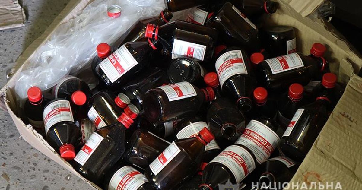На Прикарпатье группа молодых людей незаконно сбывала спирт, который изготавливался в антисанитарных условиях