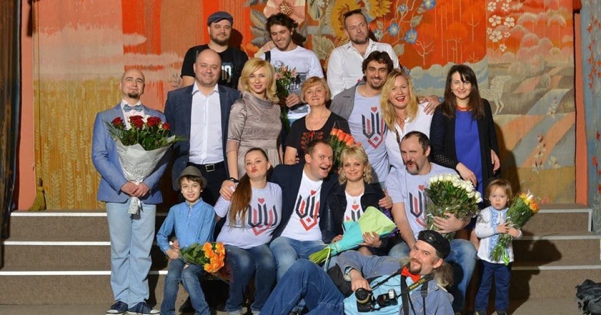 Свадебные фото Витовской и Ванци получились очень милыми / © Фото: Александр Заклецкий