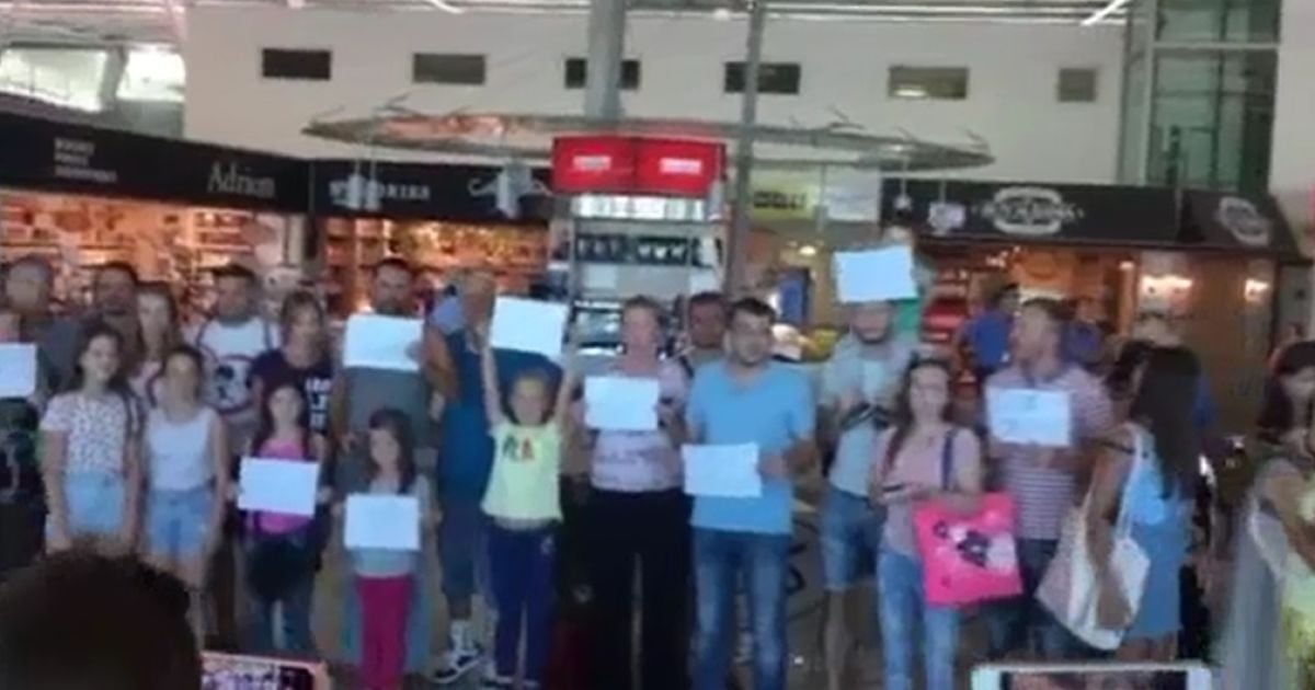 Дві сотні українських туристів застрягли ще й в Албанії