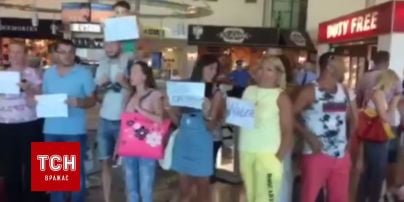 Две сотни украинских туристов застряли еще и в Албании