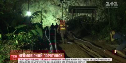 Тайские спасатели нашли живыми подростков и их тренера, которые исчезли во время прогулки в пещере