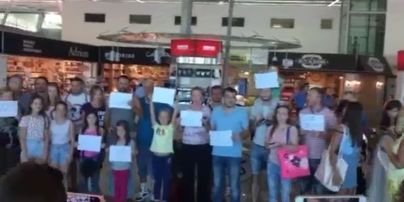 Две сотни украинских туристов застряли еще и в Албании