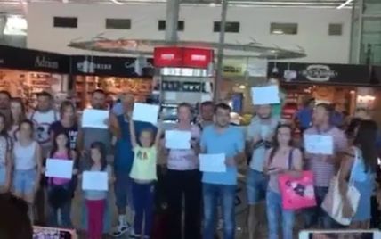 Две сотни украинских туристов застряли еще и в Албании