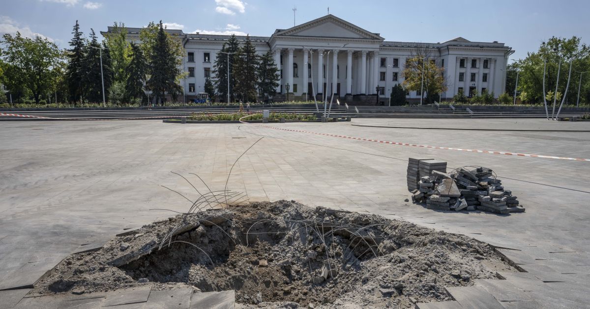 Оккупанты снова обстреляли Николаев и Сумщину, а в Херсонской области укрепляют позиции: как прошла ночь в регионах