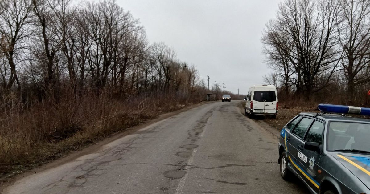 На Харьковщине возле трассы обнаружили тела двух сбитых автомобилем мужчин