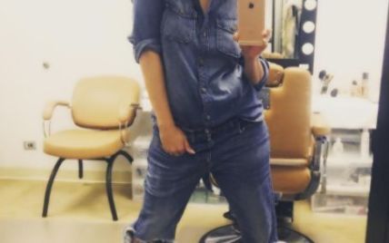 Стильная Джей Ло продемонстрировала эффектный джинсовый образ