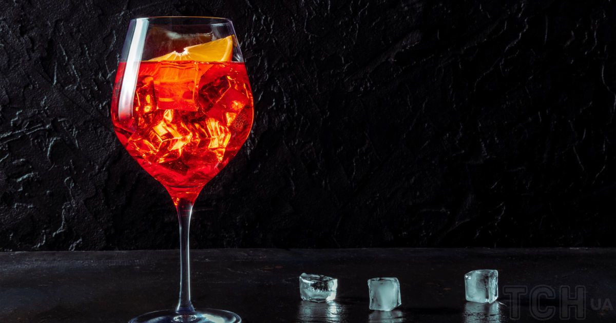 Як приготувати оригінальний коктейль “Aperol Spritz” за допомогою пальців: відкритий рецепт від барменки