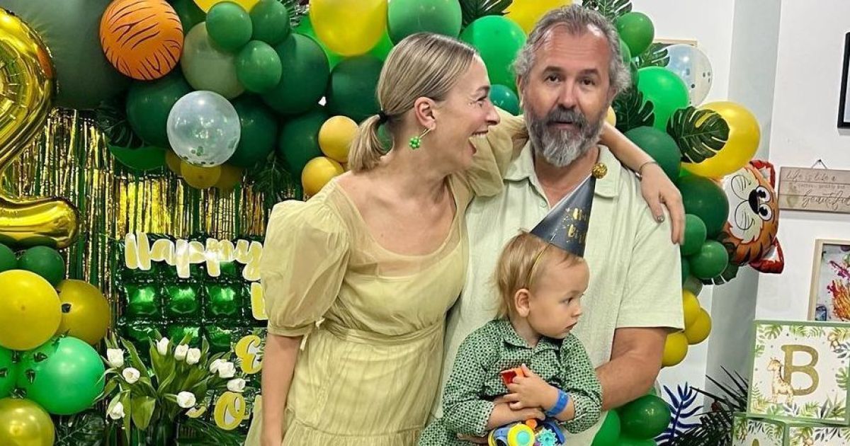 Василіса Фролова з чоловіком і сином
