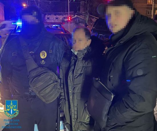 Видавав себе за жінку-лікарку, аби в туалеті "оглядати" школярок: у Львові засудили киянина
