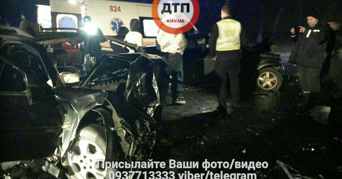 Вблизи Боярки столкнулись Renault и Opel: водители сильно пострадали