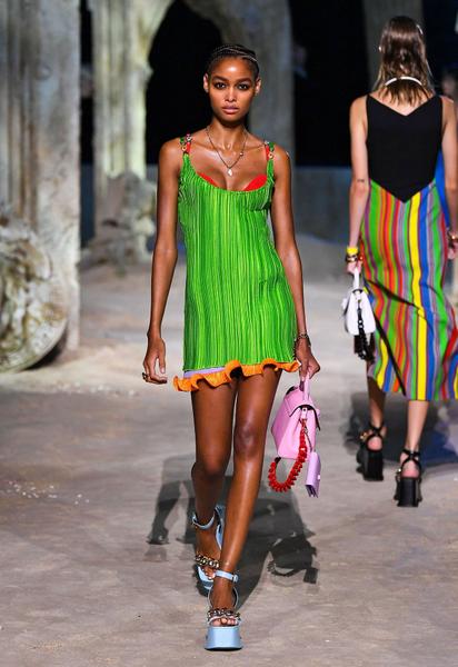 Коллекция Versace трет-а-порте сезона весна-лето 2021 / © East News