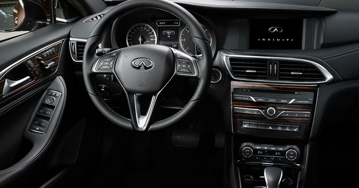 Infiniti показала салон хэтчбека Q30