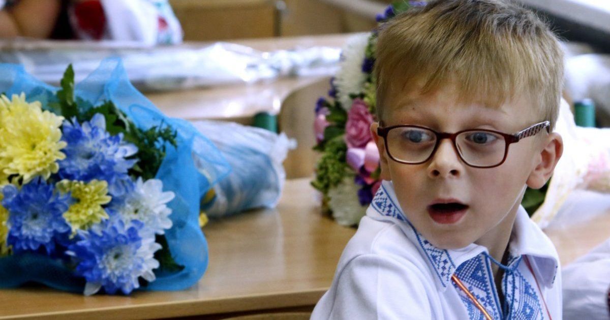 Парти в гардеробі та кабінеті директора: у школах Києва шукають, де розмістити "навалу" першокласників