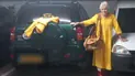 Енні Льюїс Марффі і її авто, на якому вона вирушила до України