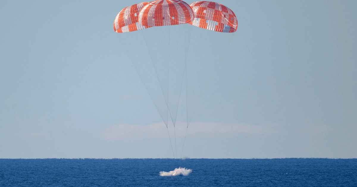 Приземлення місії "Артеміда-2"