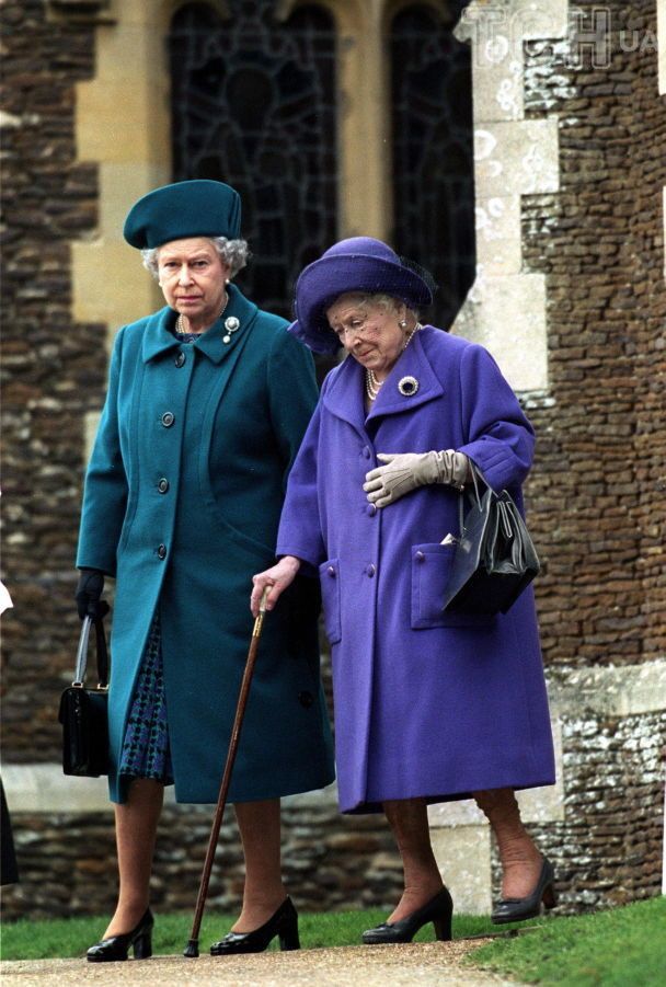 Королева Елизавета II и Елизавета Боуз-Лайон / © Getty Images