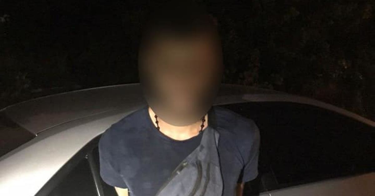 На Печерске в час пик грабители с ножом вырвали у киевлянина сумку с деньгами