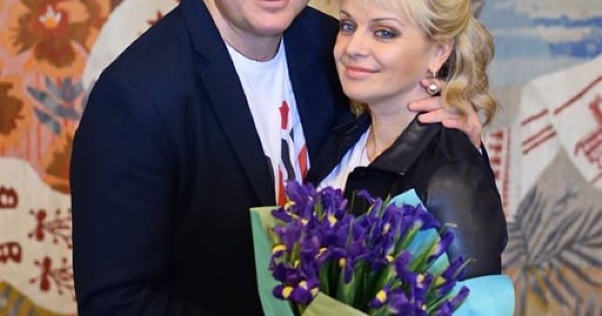 Свадебные фото Витовской и Ванци получились очень милыми / © Фото: Александр Заклецкий