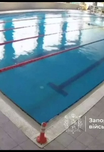 Россияне атаковали дроном фитнес-центр с бассейном в Запорожье