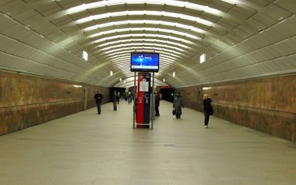 В московском метро погиб пассажир, который хотел спасти падающего под поезд мужчину (видео)