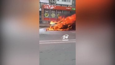 В центре Киева горит автомобиль