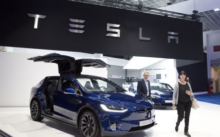 Маск заразив електрокари Tesla "глюком" за фільмом "Назад у майбутнє"