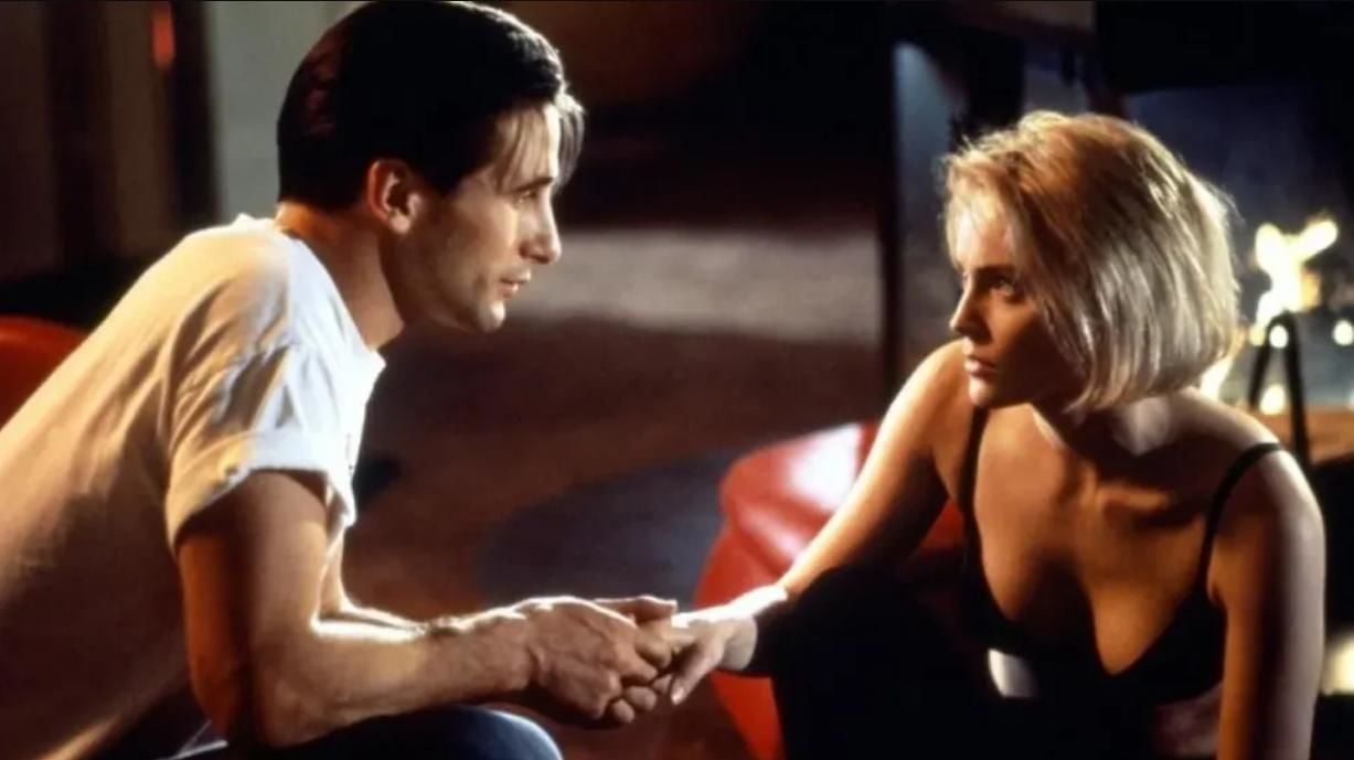 Шэрон Стоун и Билли Болдуин в фильме 