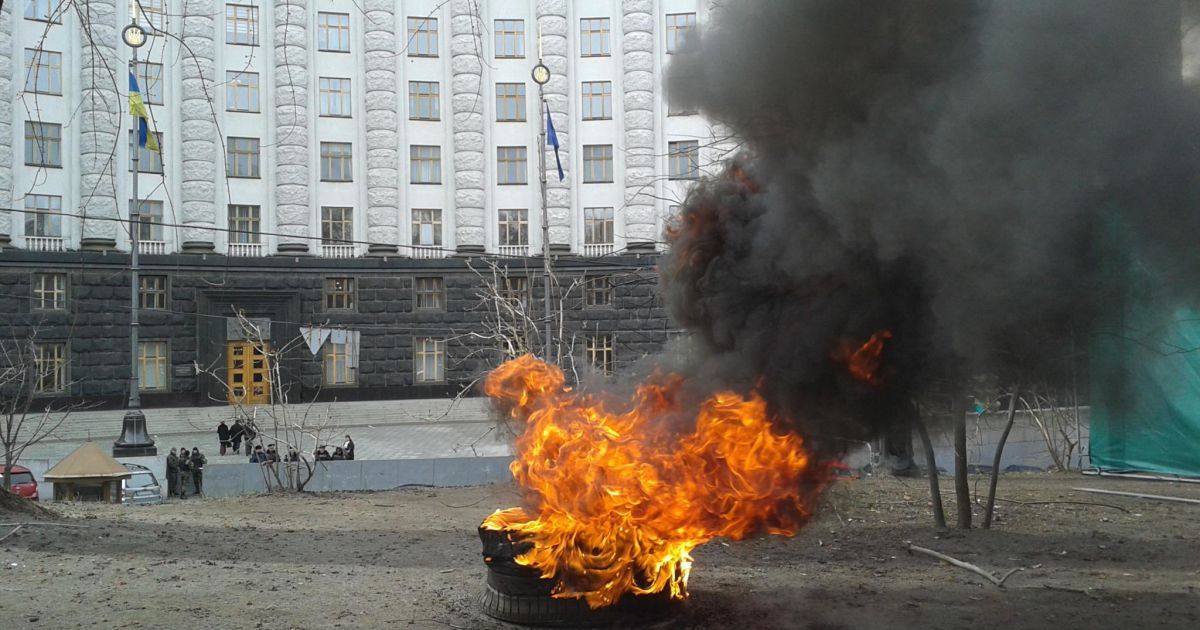 Люди требовали национализировать "Дельта банк"