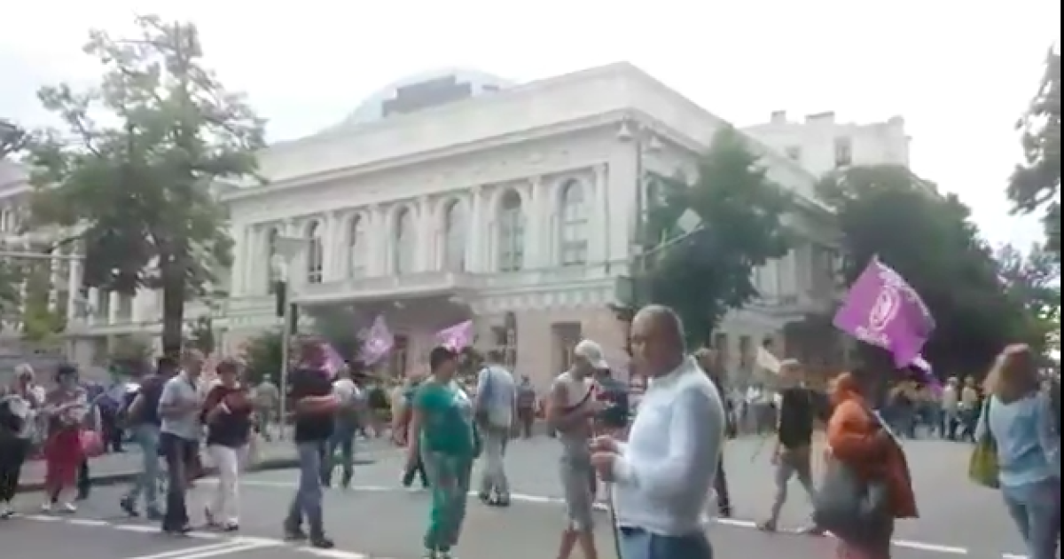 Правоохоронці повідомили, що рух було перекрито о 18:10