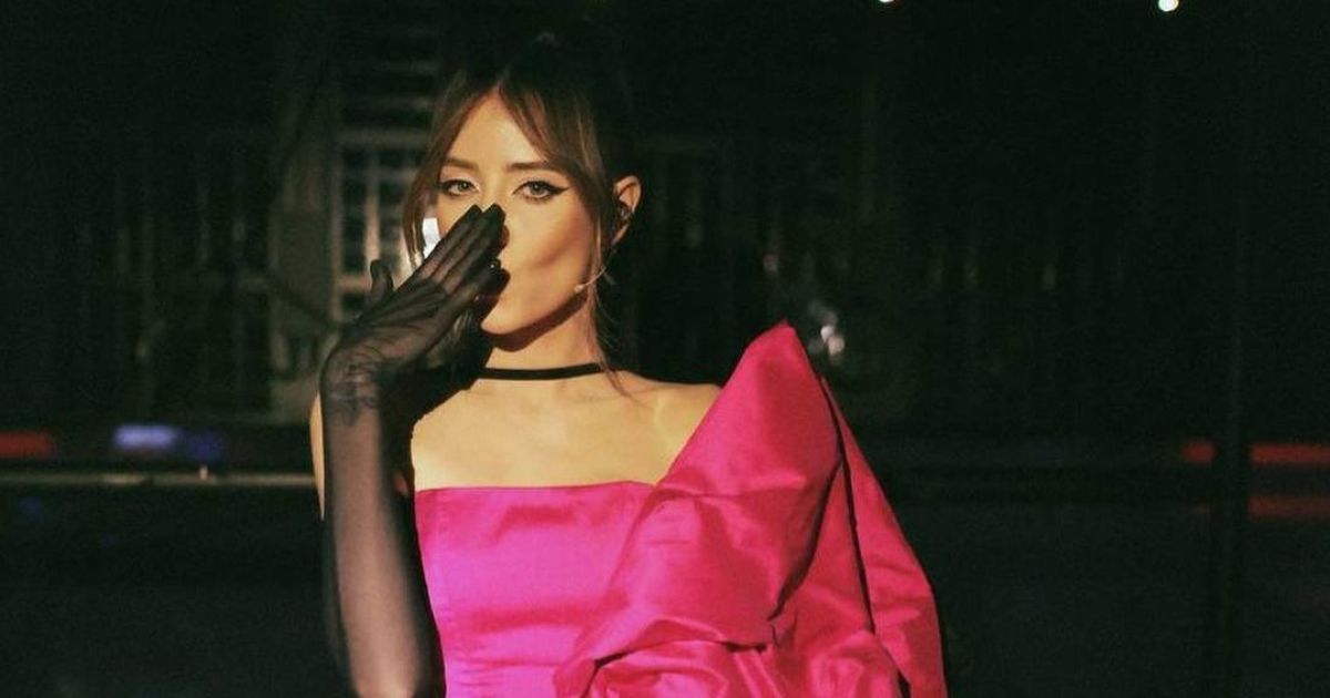 DOROFEEVA показала себе у шкільні роки з тату внизу живота