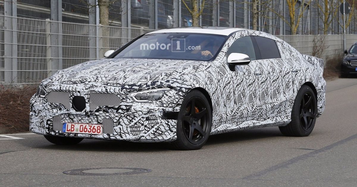 Серийный седан Mercedes-AMG GT выехал на испытания