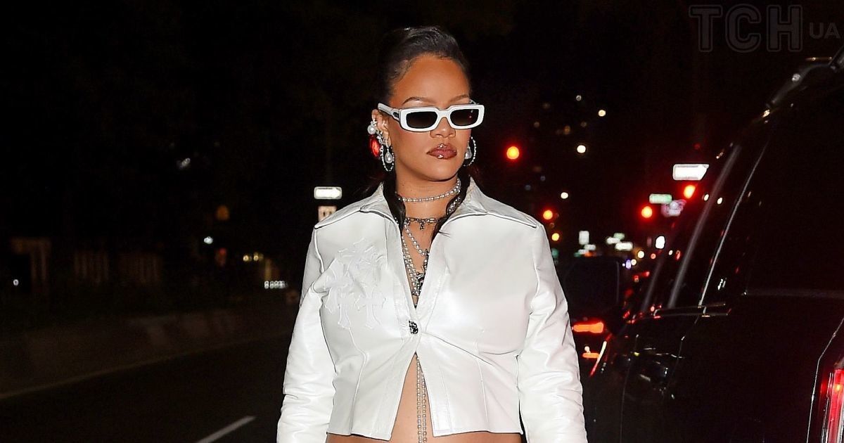 Rihanna Recreates Gunna's Viral New York Fashion Week Look for Halloween