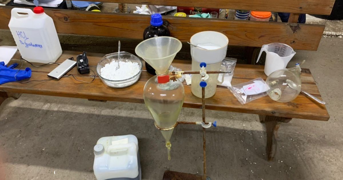 В Полтавской области разоблачена группа, которая изготавливала и незаконно сбывала наркотики