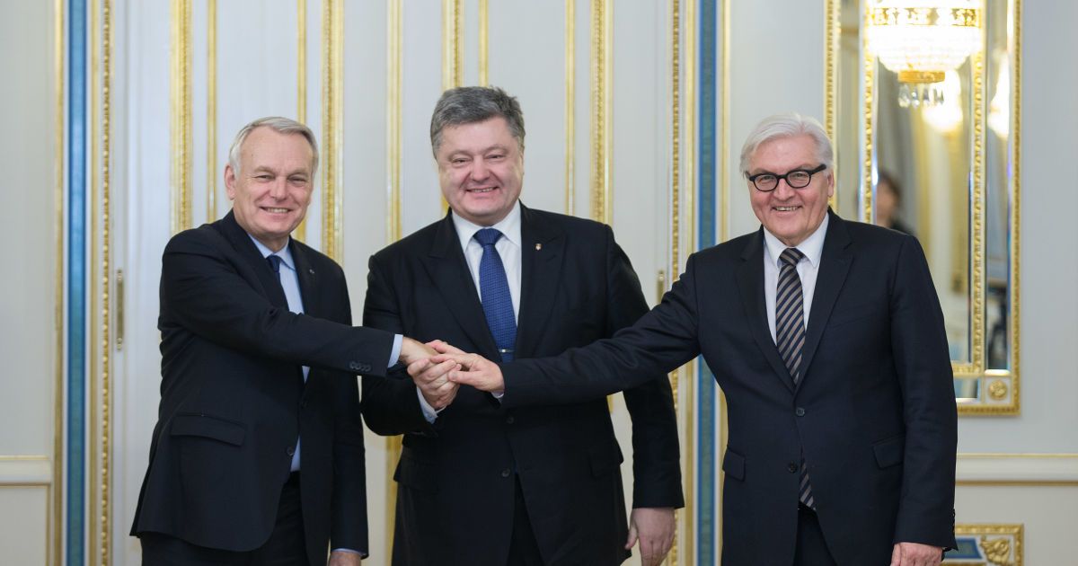 Порошенко обсудил  с главами МИД Франции и Германии ситуацию на Донбассе