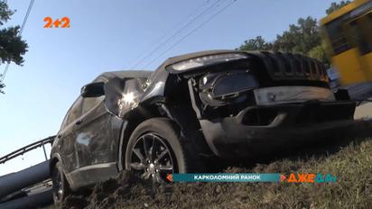 В столице внедорожник протаранил авто и потянул его через четыре полосы движения